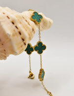 montreal_minimalist_goden_chain_with_green_clover_pendants_luxury_jewelry