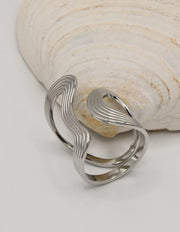 stylish_wave_silver_band_ring_interlock_design_montreal_jewelry