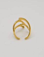 Contemporary sculpted gold ring with fluid open band, trendy Canadian jewellery