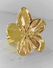 Montreal-style gold ring with botanical design for women