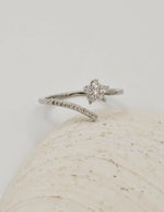 silver_ring_silver_closeup_on_cluster_stones