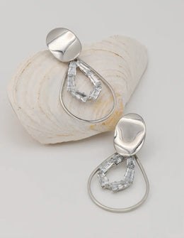 close up of gold dangly earrings featuring clear baguette crystals, montreal jewellery gift for her
