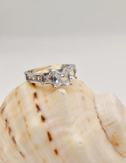 eternal_grace_engagement_ring closeup silver band montreal jewellery