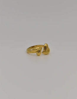 Minimalist wedding ring with open-ended heart details in gold
